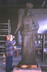 Statua monumentale di Sant'Eufemia in fase di lavorazione