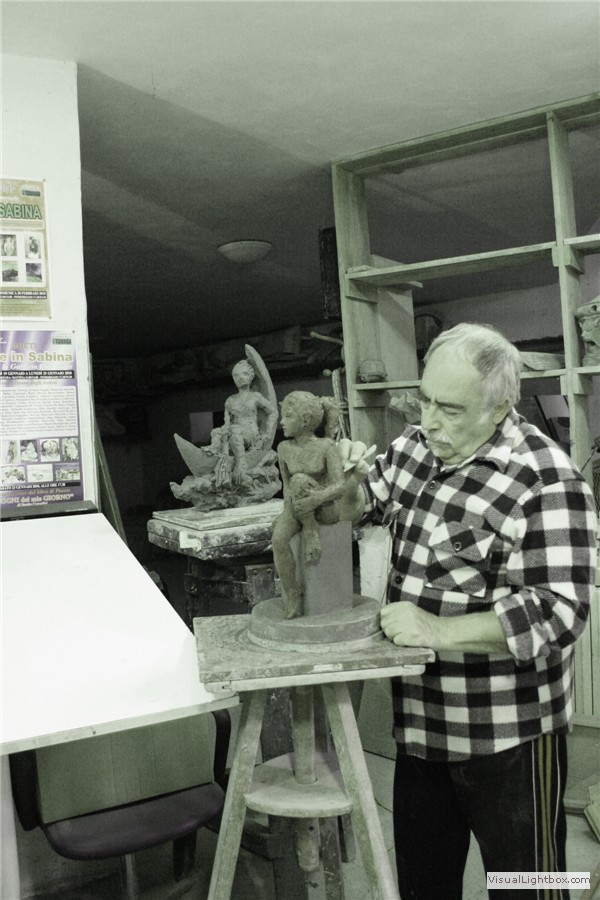 Tonino Scuccimarra nel suo studio, 1