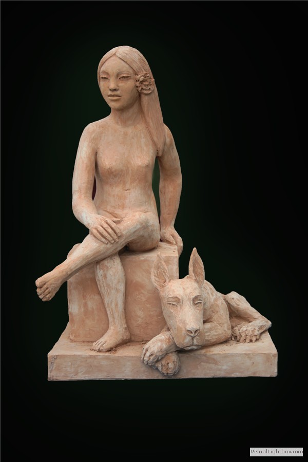 Figura femminile in terracotta