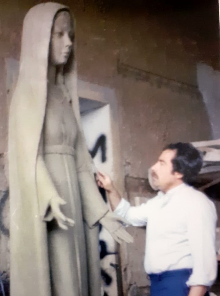 Statua della Madonna in bronzo nella Chiesa di San Antonio a Castellammare