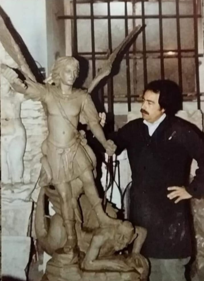 Statue bronzee di San Raffaele Arcangelo, Tobia e il cane, e San Michele Arcangelo a Beirut