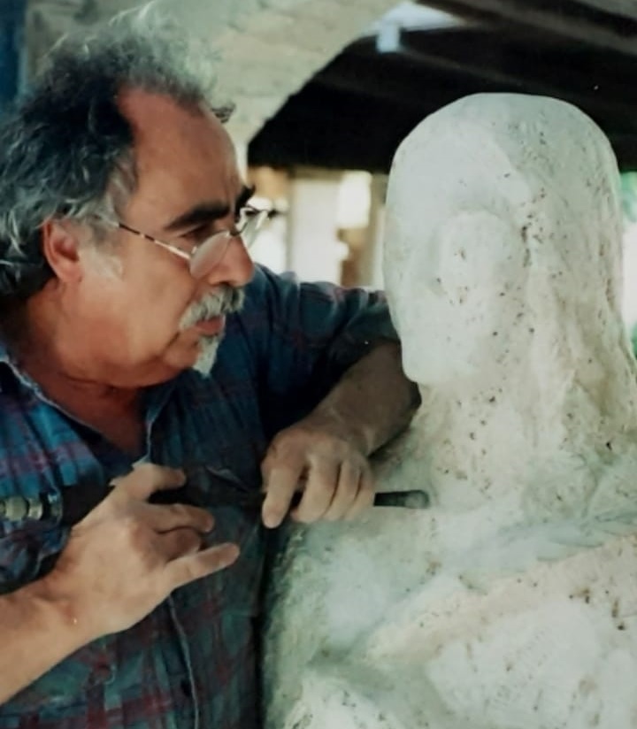 Statue in marmo nel Tempio Regina dei Gigli a San Giorgio a Cremano